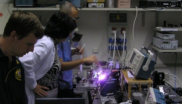 Презентации кафедр факультета ядерной физики и инженерии Чешского технического университета в Праге включают эксперименты и экскурсии в уникальные лаборатории факультета. Например, здесь можно увидеть даже ядерный реактор. 