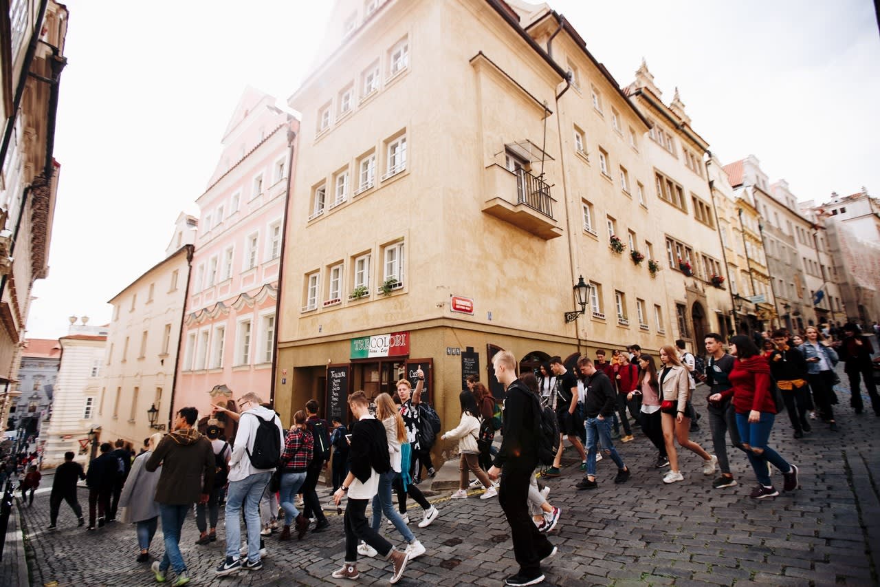 Чехия входит в перечень самых безопасных стран мира. Это один из бесспорных плюсов для иностранных студентов. Источник фото: Shutterstock. 