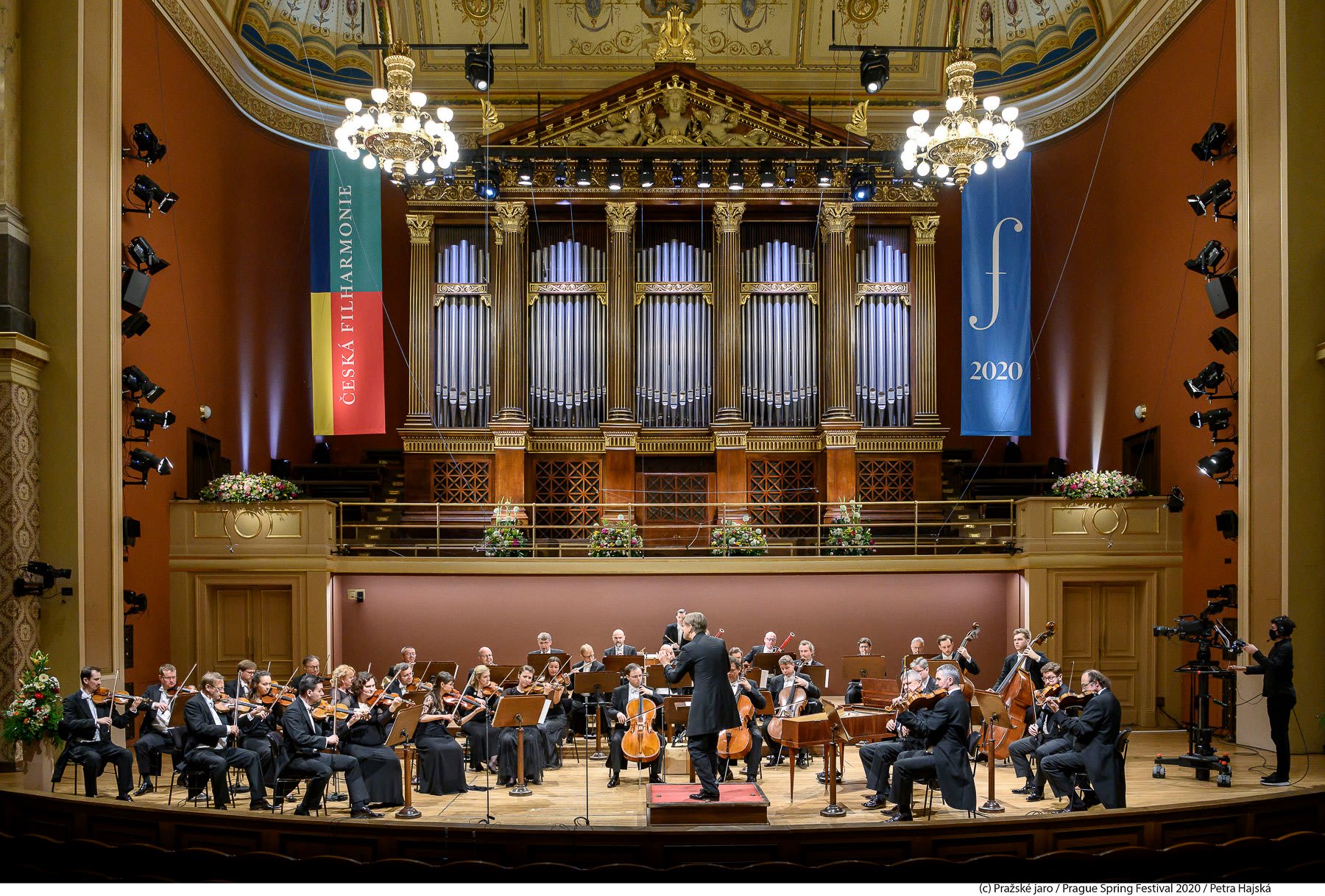 Всемирно известный концертный зал Рудольфинум в Праге
