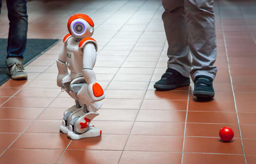 Робот на выставке Чешского технического университета в Праге. Источник: shutterstock 