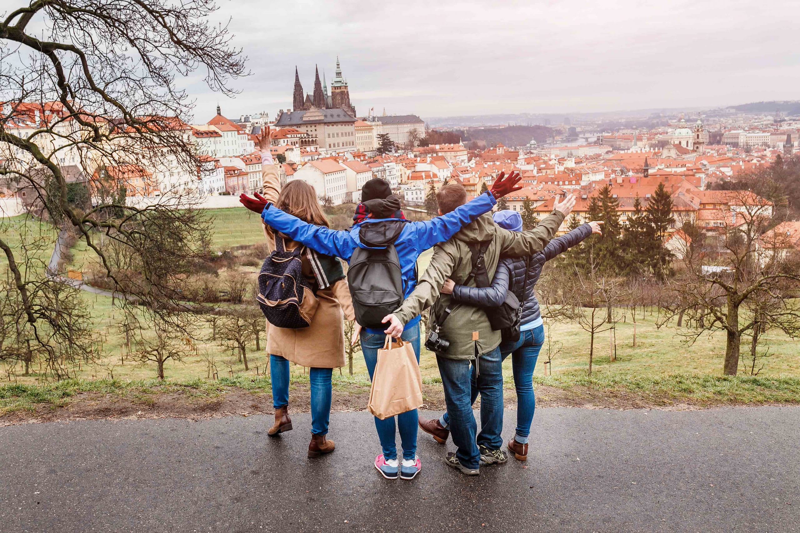 Акклиматизацию в новой среде упрощает изучение чешского языка сразу по прибытию в страну. Источник фото: Shutterstock.  