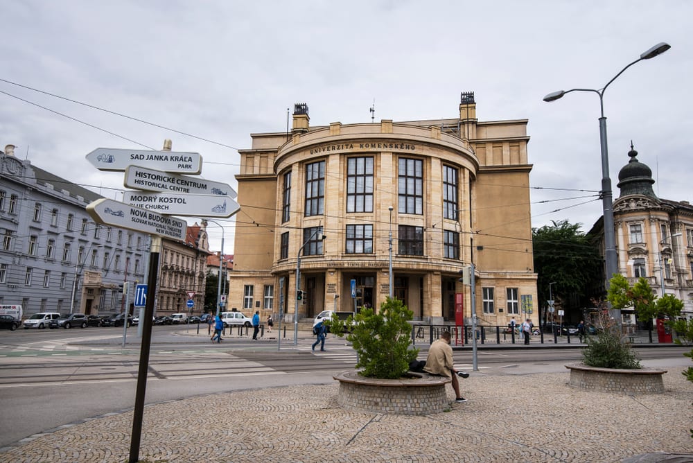 Университет Коменского в Братиславе. Источник: Shutterstock.
