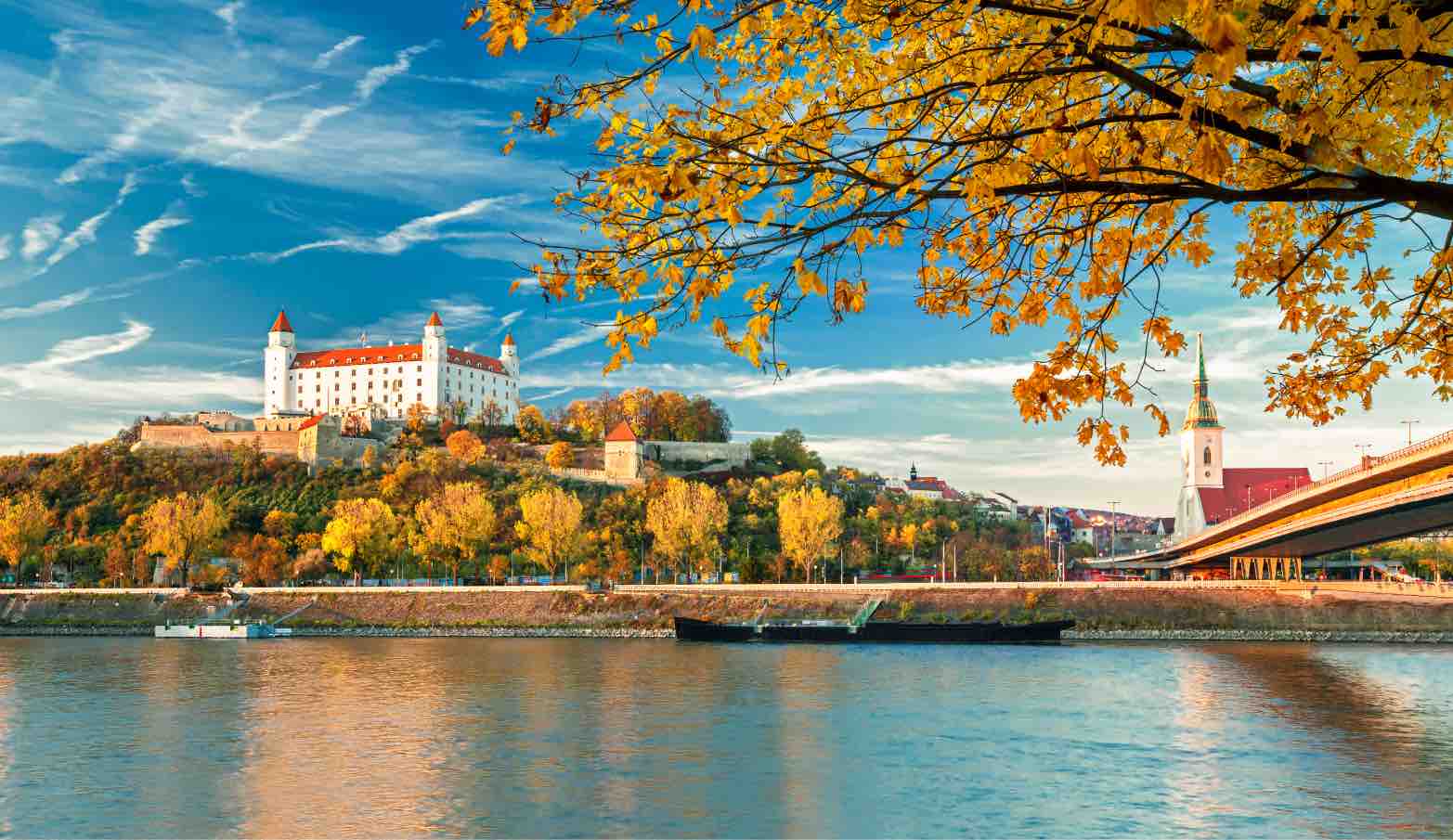 Одна із найвідоміших панорам словацької столиці. Джерело фото: Shutterstock.