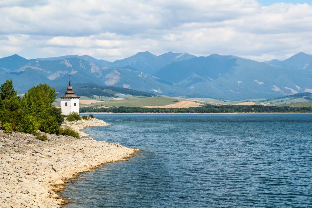 Теплые весна, лето и осень и мягкая зима в Словакии позволяют наслаждаться прибрежным отдыхом круглый год. Источник фото: Shutterstock. 