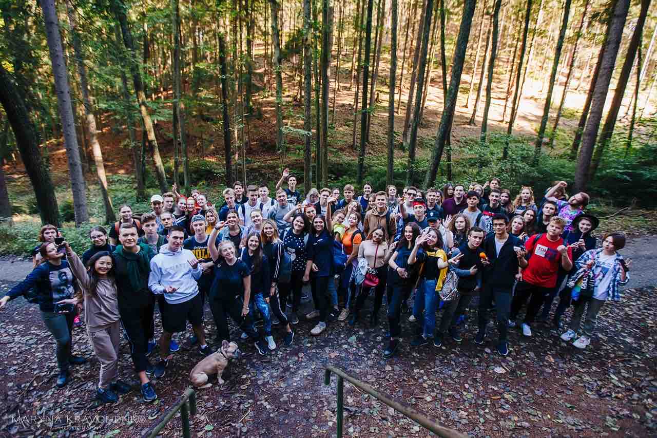 Студенти та випускники різних програм GoStudy на щорічній поїздці до Чеського Раю