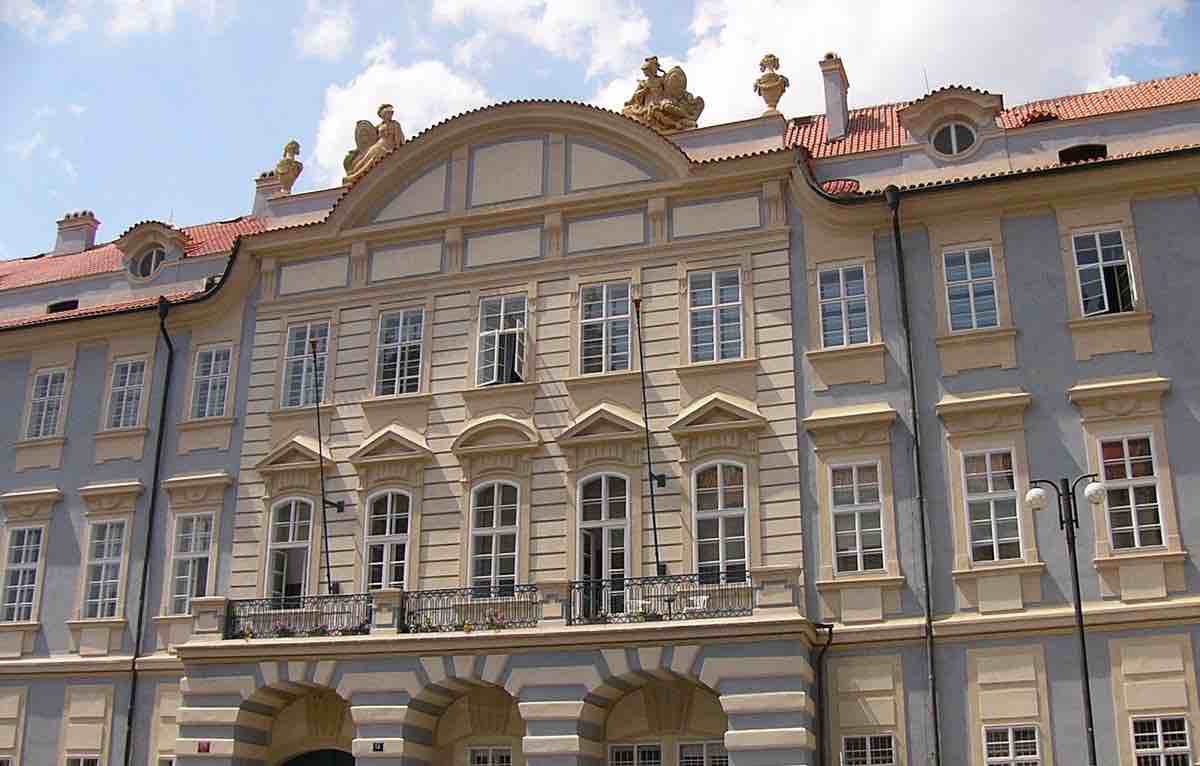 Будівля факультету музики та танцю Академії виконавських мистецтв у Празі