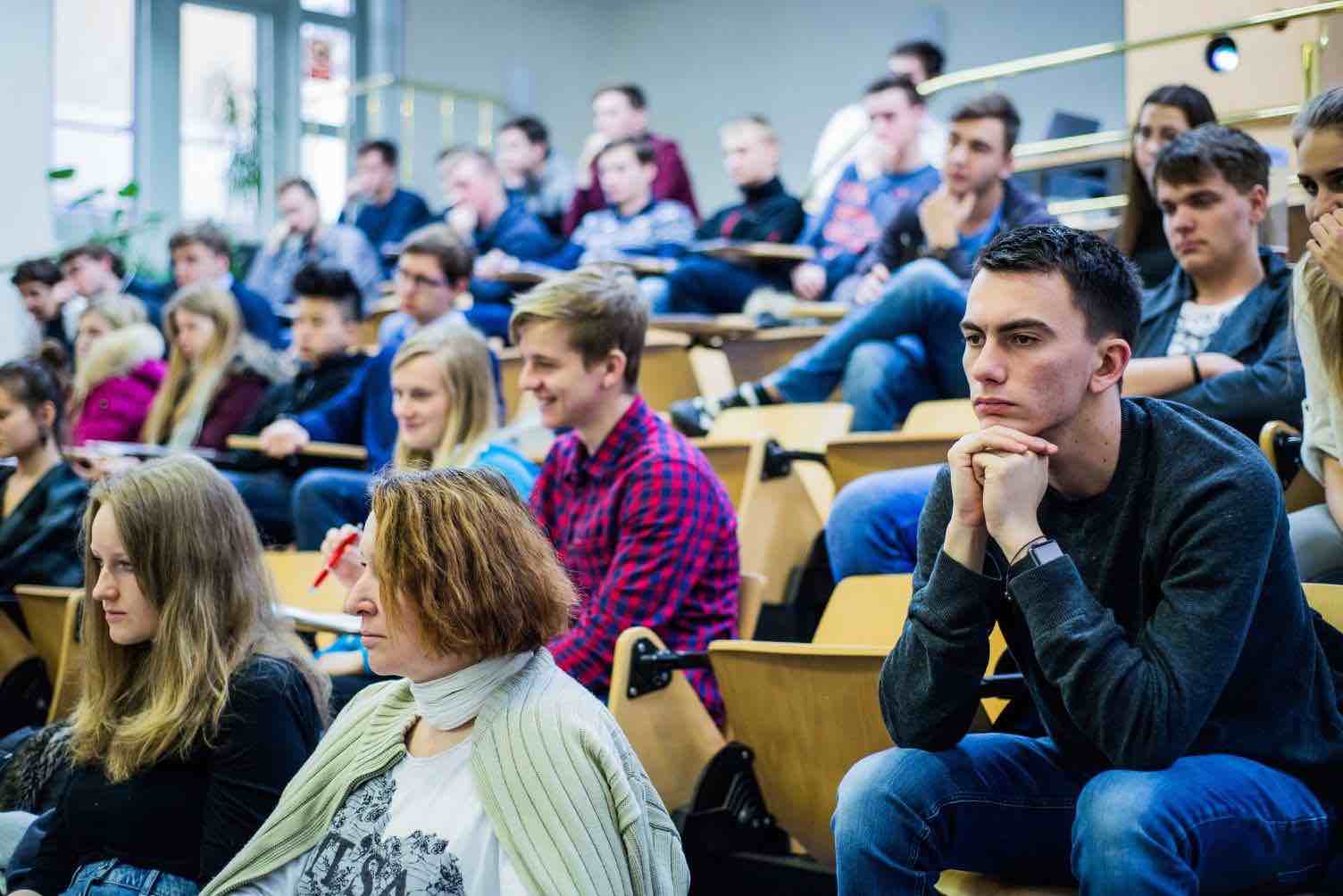 Можно ли в вуз после колледжа. Учеба в техникуме. Учеба в университете. Студенты колледжа. Колледжи после 9 класса.