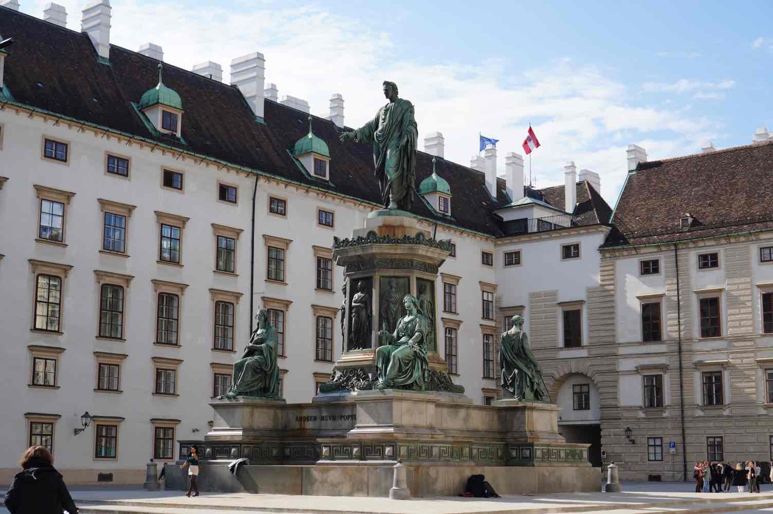 Місто Відень. Статуя Франца першого. Джерело фото: архів GoStudy