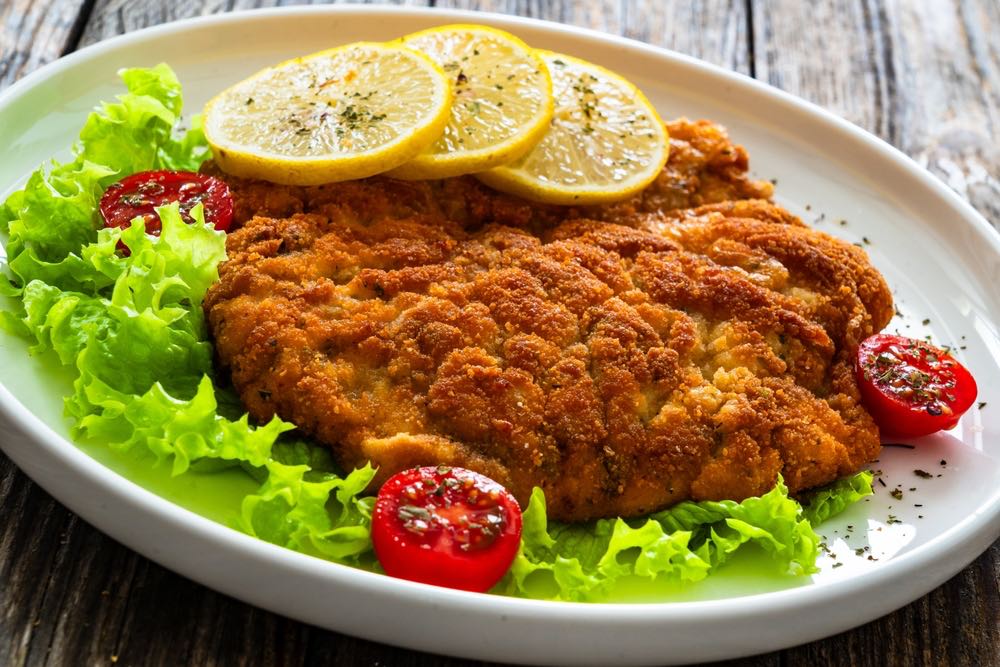 <strong>Wiener Schnitzel («вийнер шницель»)</strong>. Источник фото: Shutterstock